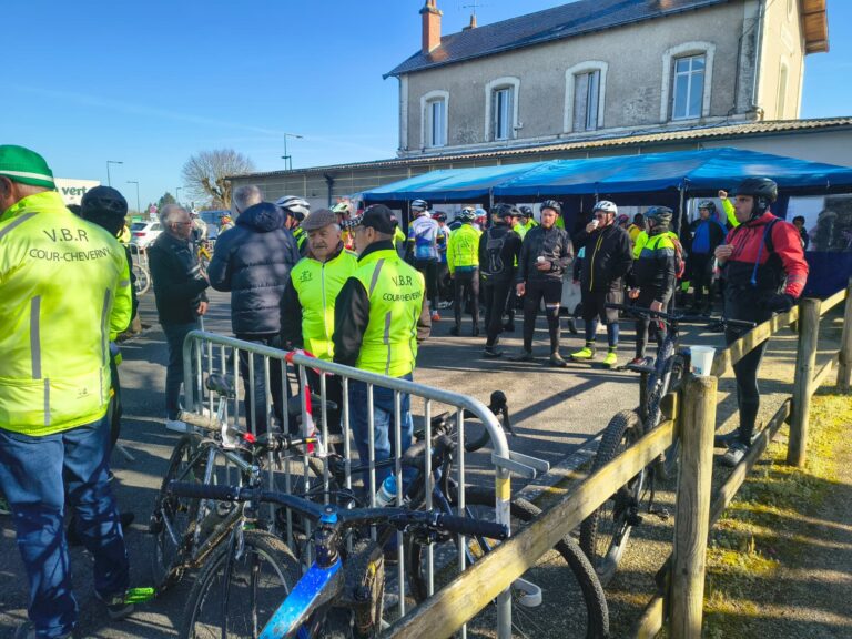 Randonnées du dimanche : pourquoi ces &lsquo;petits&rsquo; événements sportifs sont essentiels pour nos territoires